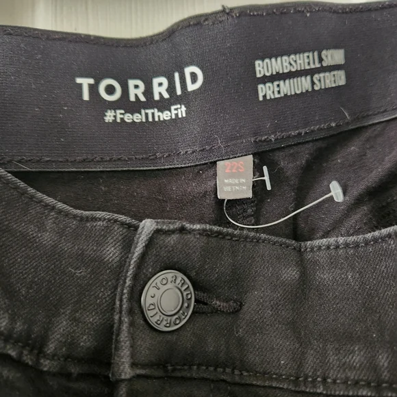 Torrid Women's Black Distressed Skinny Jeans - Picture 3 of 4